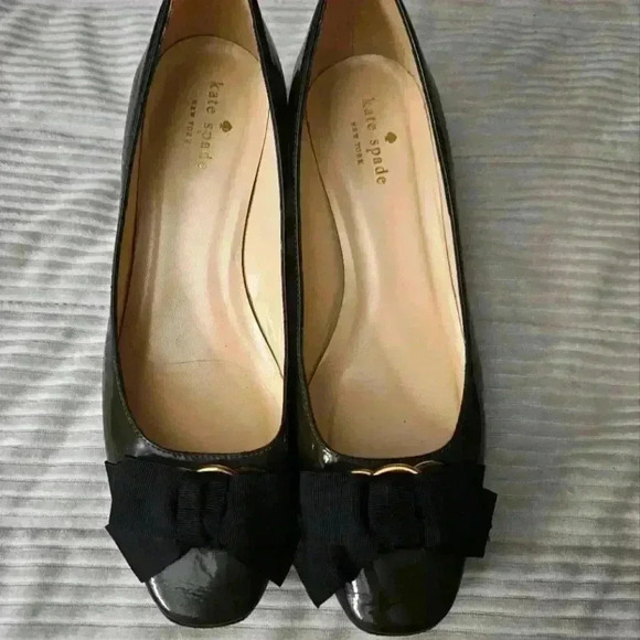 Kate Spade heels.  Olive Green Patent Leather w Black bows. Size 8.5 - Picture 1 of 14